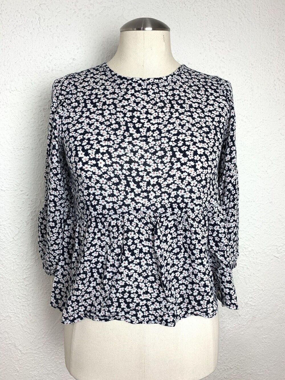 Abercrombie & Fitch Floral Top Black And White Ruffle Peplum Size XS